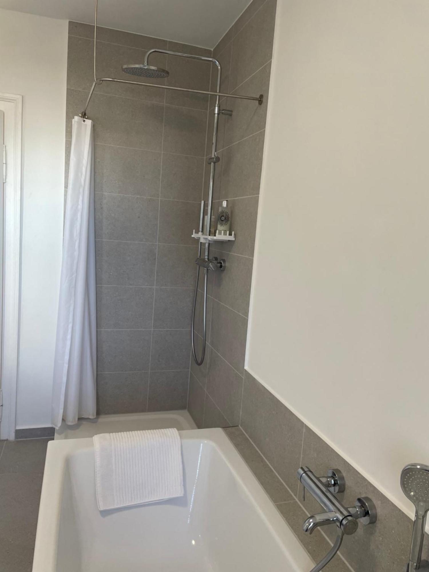Grosse Wohnung In Westend Munique Exterior foto